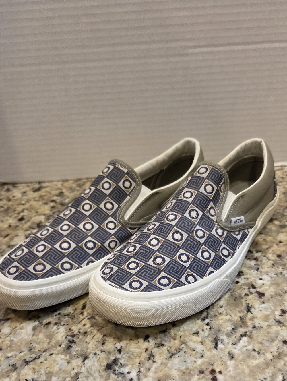 VANS Classic Slip-On Geo Trek Shoes Skate Sneaker Unisex M 9.5 W 11 Olive & Navy